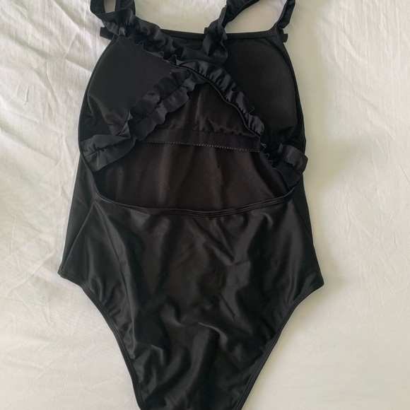 One piece - Picture 2 of 2